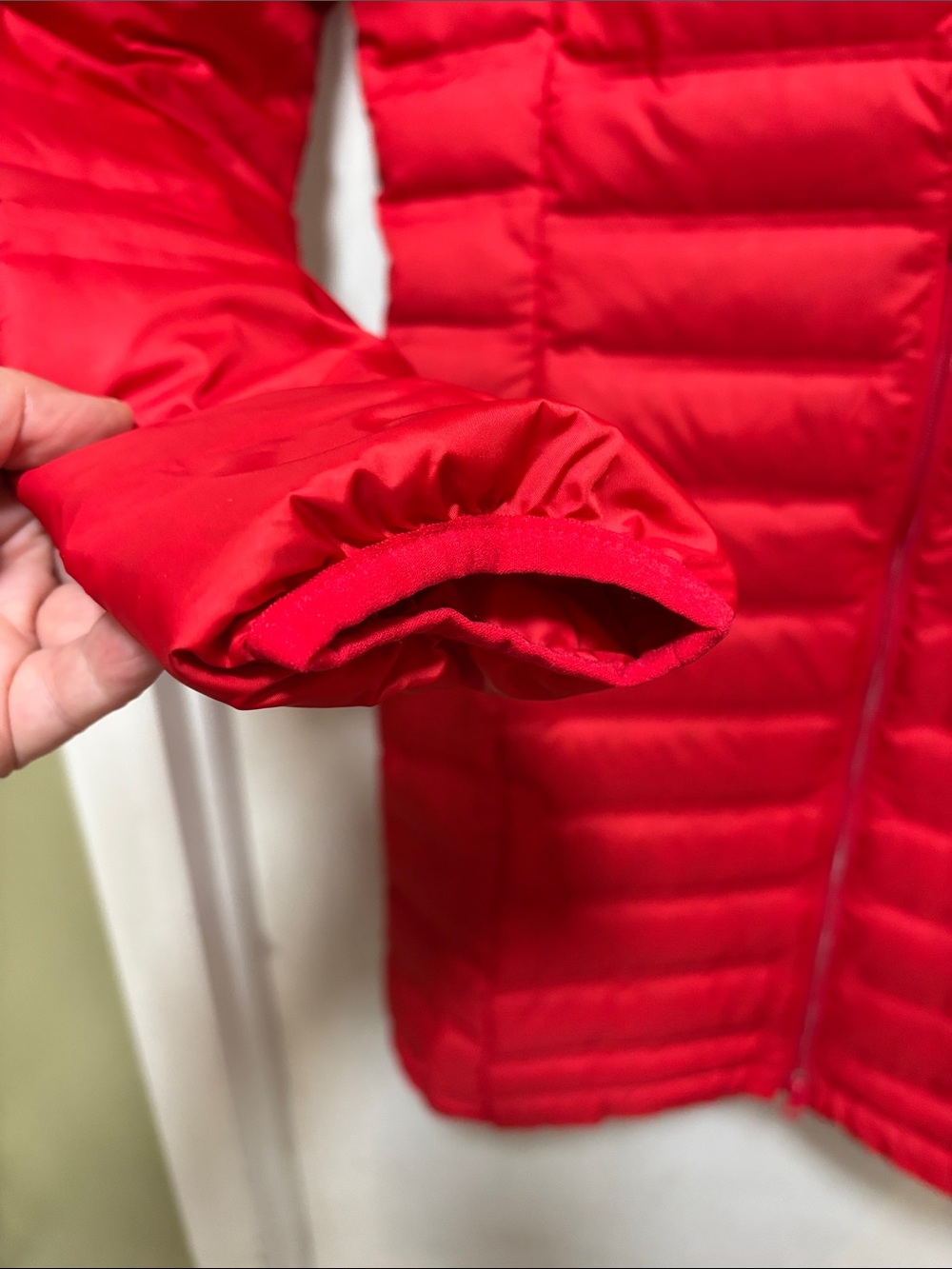 PRE OWNED Columbia LAKE 22 DOWN WOMEN'S MEDIUM LONG Red Hooded Puffer Jacket - Picture 8 of 15